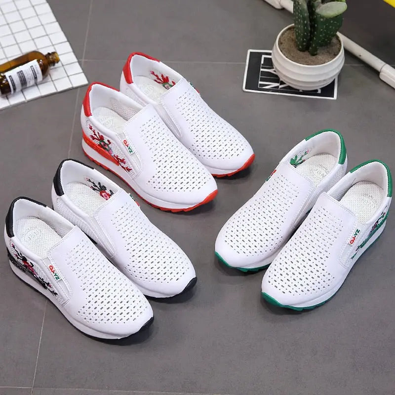 Bequeme orthopädische Turnschuhe mit Blumenmuster