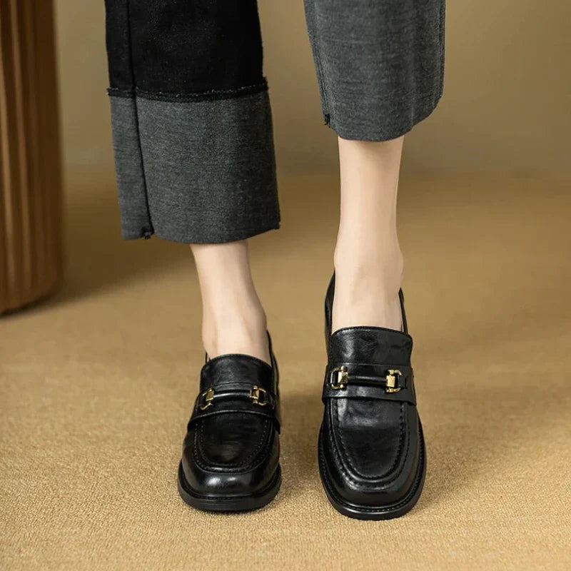 Elegante Leder-Damenmokassins mit modernen, eckigen Spitzen für ultimativen Komfort