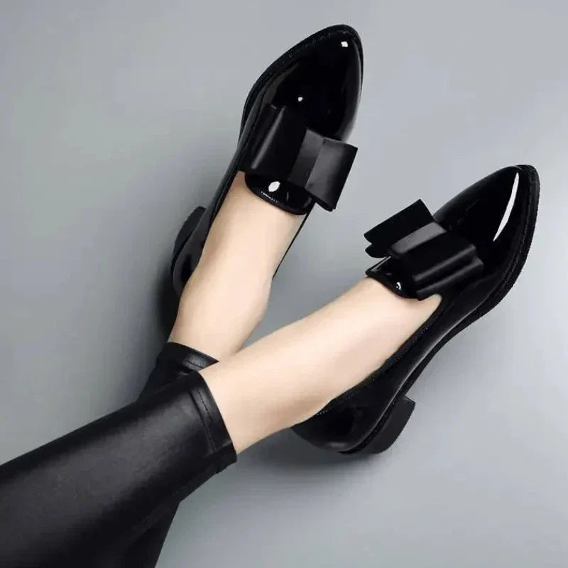 Elegante spitze Lackmokassins für Damen mit orthopädischem Komfort