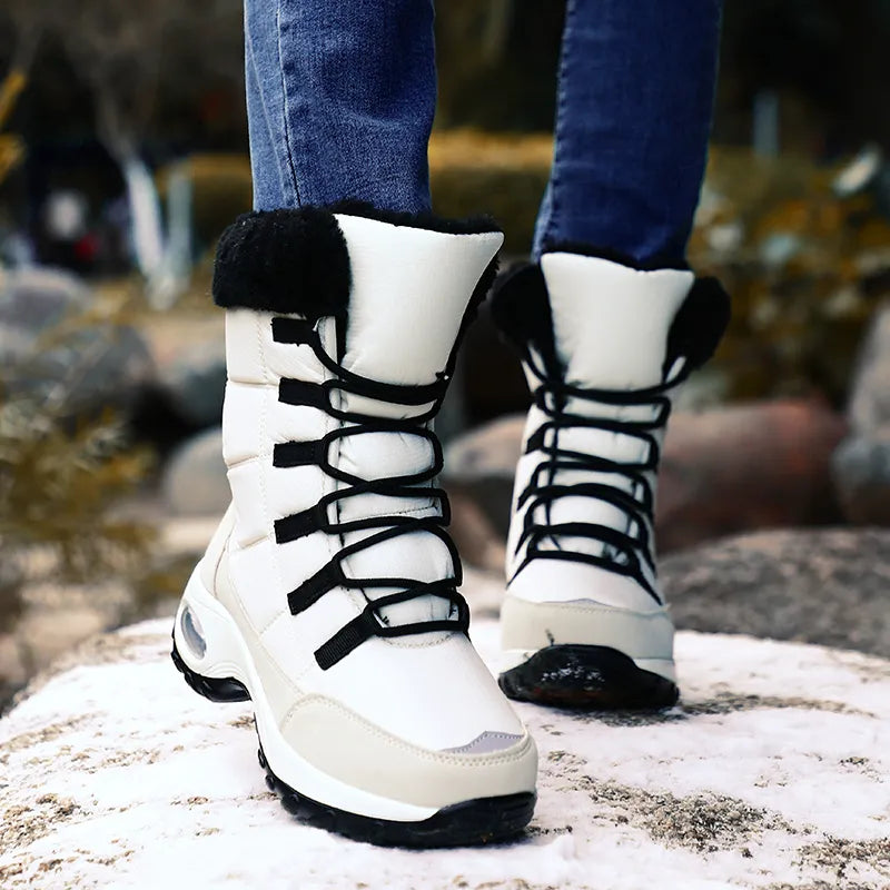 Schicke Damen-Winterstiefel mit warmem Schnürdesign von Teckoo