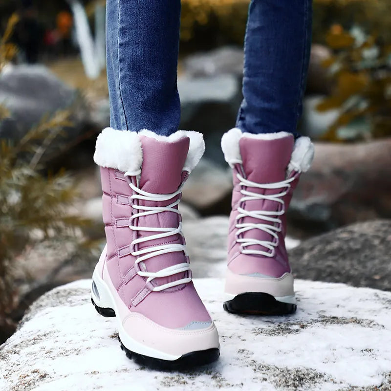Schicke Damen-Winterstiefel mit warmem Schnürdesign von Teckoo
