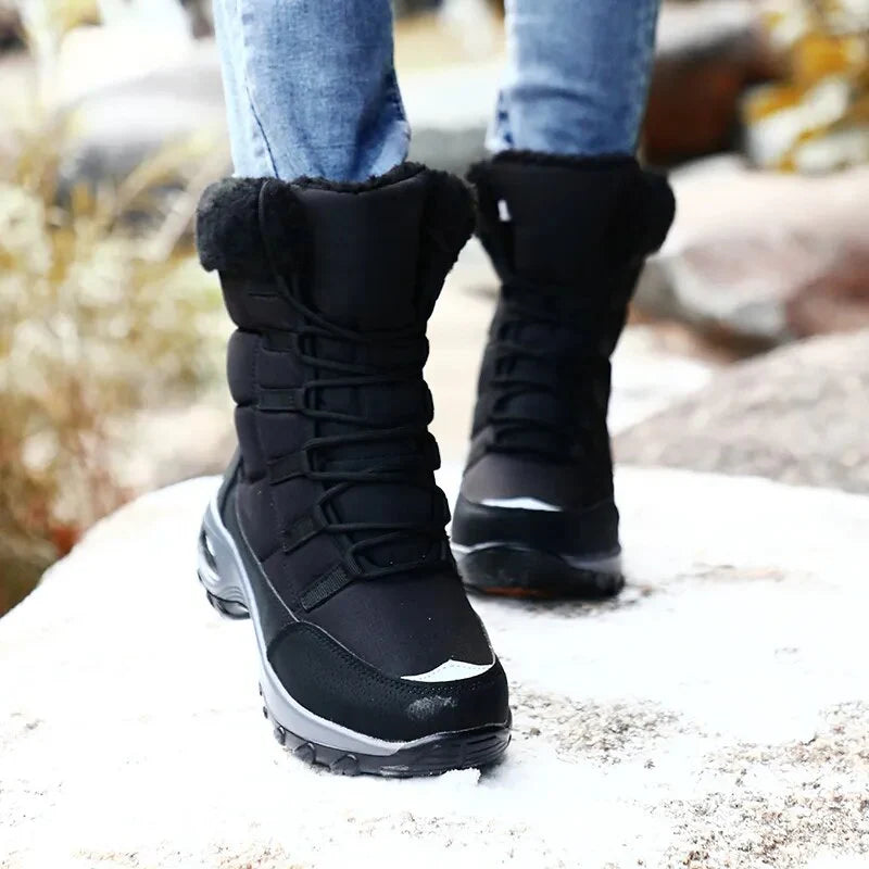 Schicke Damen-Winterstiefel mit warmem Schnürdesign von Teckoo