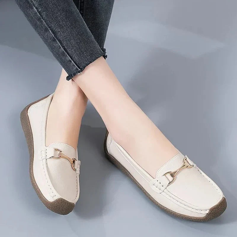 Elegante orthopädische Mokassins für Damen mit offenen Sohlen und stilvollem Pferdegebiss-Design