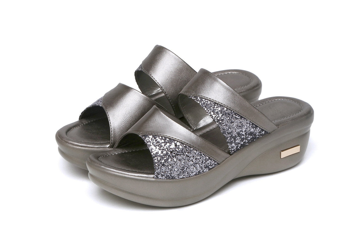 Bequeme Sommersandalen mit Pailletten-Keilabsatz und Plateausohle