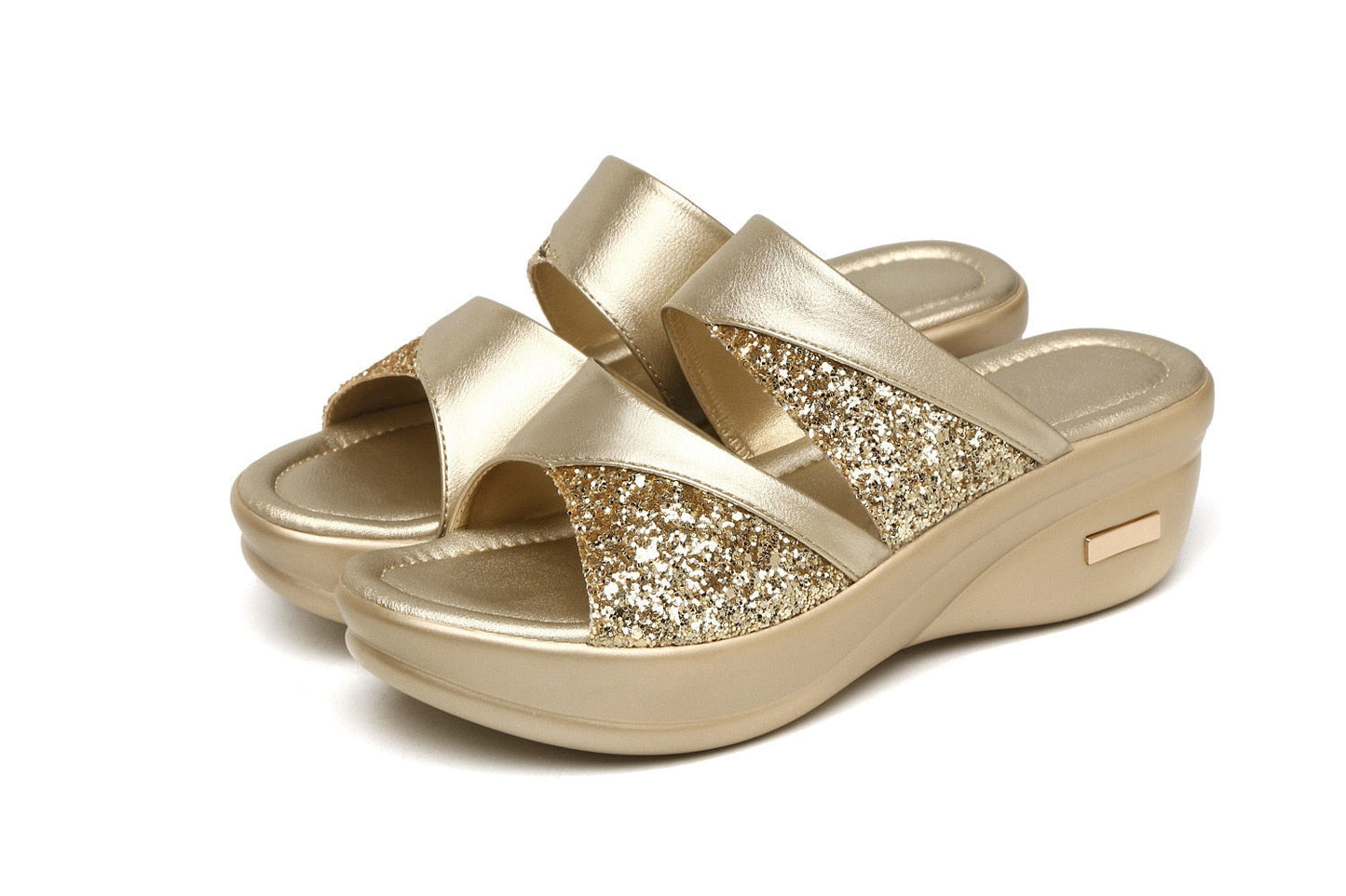 Bequeme Sommersandalen mit Pailletten-Keilabsatz und Plateausohle