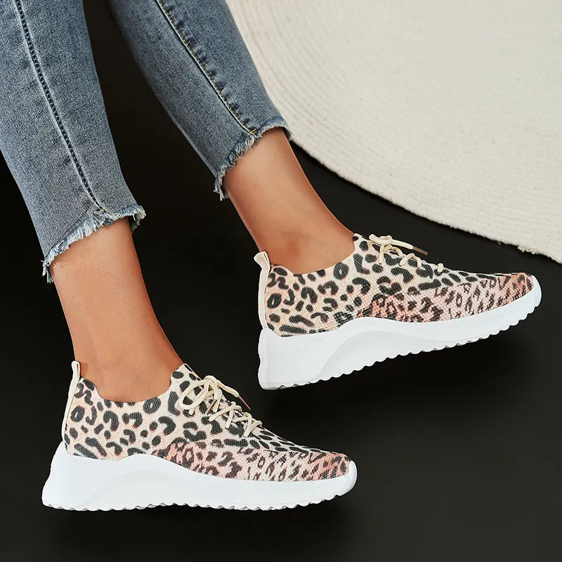 Stylische Damen-Sneaker im trendigen Leoparden-Design