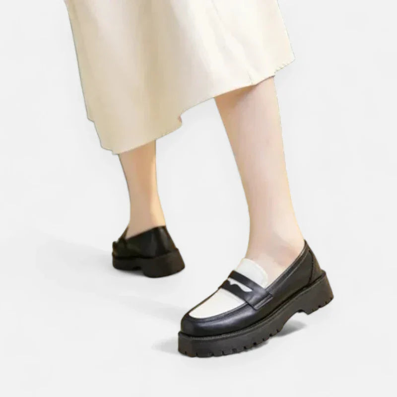 Elegante Damen-Mokassins mit orthopädischer Einlage und stilvollen Keilabsätzen aus hochwertigem Spaltleder