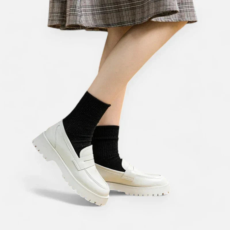 Elegante Damen-Mokassins mit orthopädischer Einlage und stilvollen Keilabsätzen aus hochwertigem Spaltleder