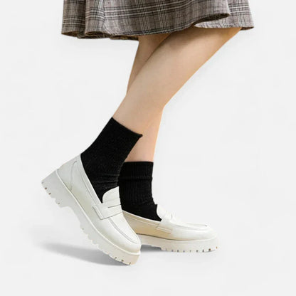 Elegante Damen-Mokassins mit orthopädischer Einlage und stilvollen Keilabsätzen aus hochwertigem Spaltleder