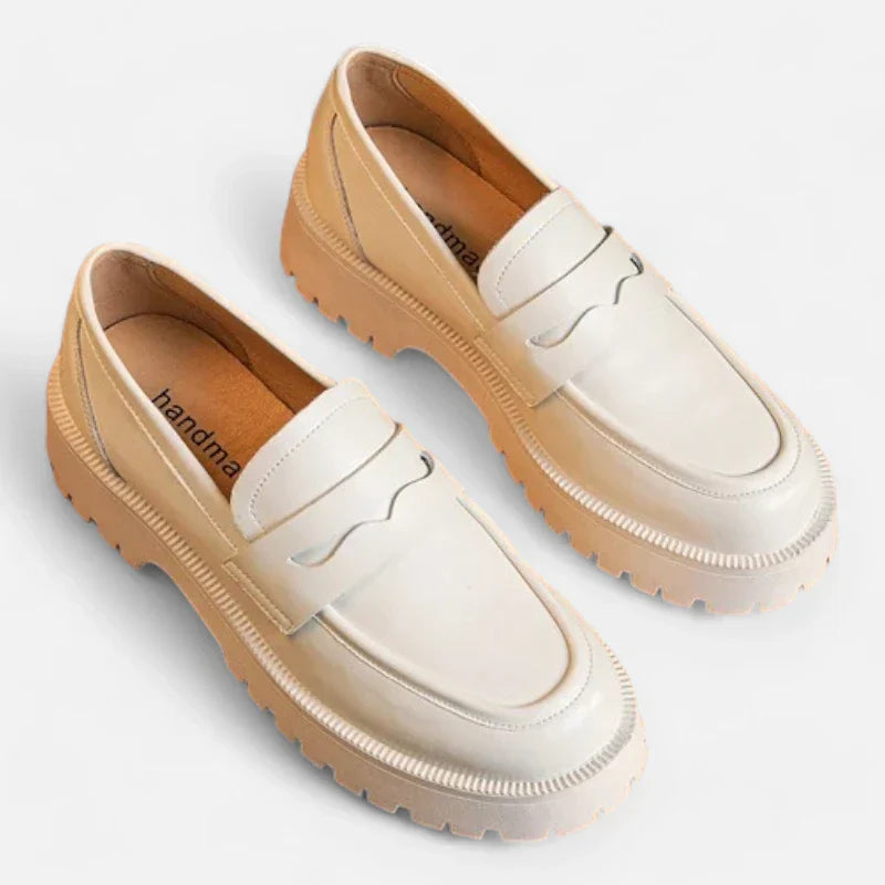 Elegante Damen-Mokassins mit orthopädischer Einlage und stilvollen Keilabsätzen aus hochwertigem Spaltleder