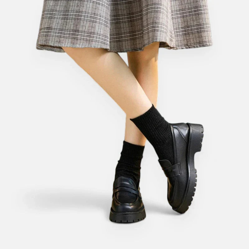 Elegante Damen-Mokassins mit orthopädischer Einlage und stilvollen Keilabsätzen aus hochwertigem Spaltleder