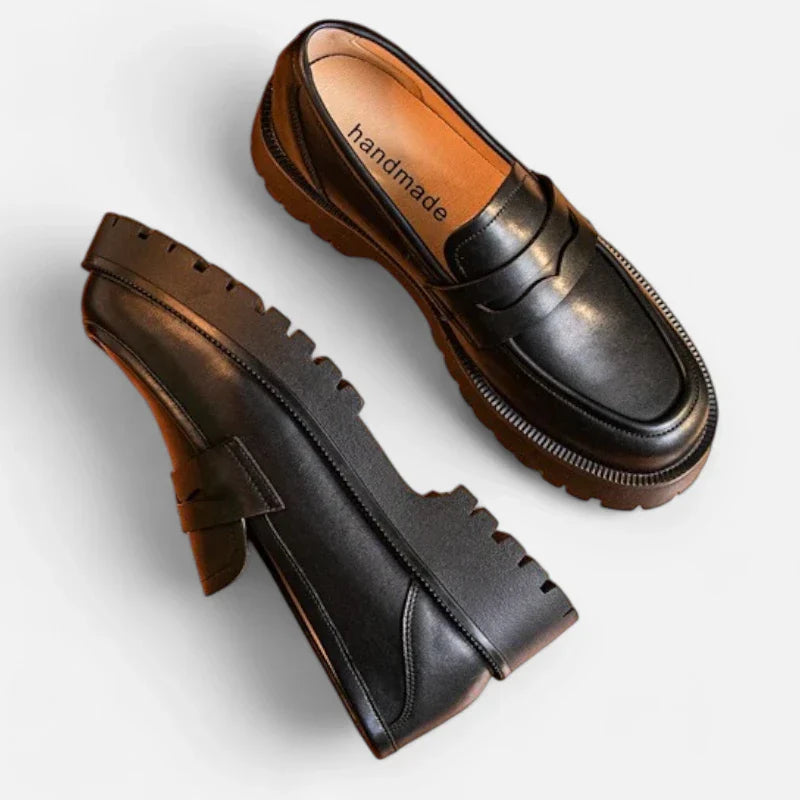 Elegante Damen-Mokassins mit orthopädischer Einlage und stilvollen Keilabsätzen aus hochwertigem Spaltleder