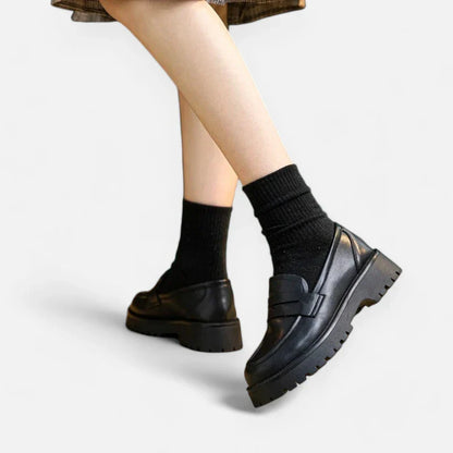 Elegante Damen-Mokassins mit orthopädischer Einlage und stilvollen Keilabsätzen aus hochwertigem Spaltleder