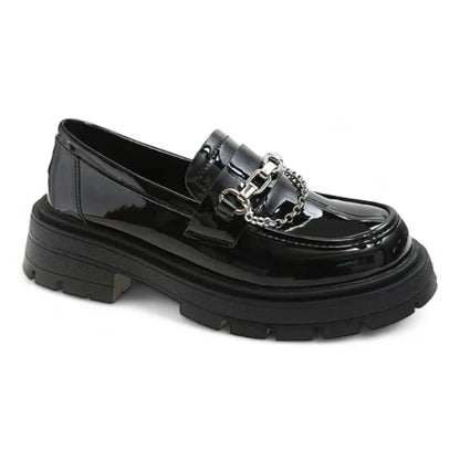 Stylische Damenmokassins mit Wedge-Absätzen im modischen Rock-Design für optimalen Komfort