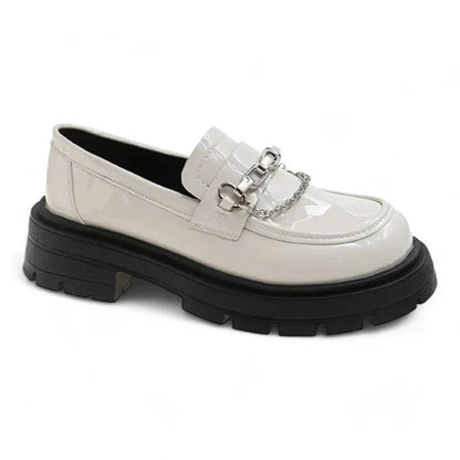 Stylische Damenmokassins mit Wedge-Absätzen im modischen Rock-Design für optimalen Komfort