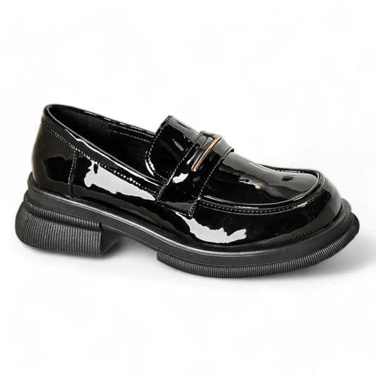 Orthopädischer Lackmokassin für Damen mit Absatz