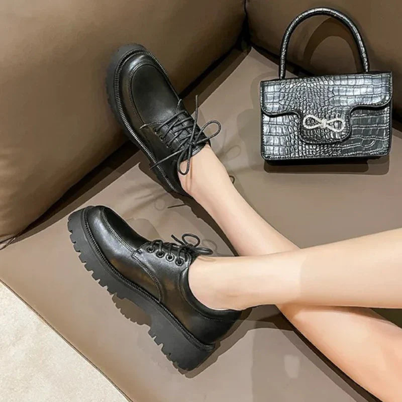 Orthopädischer Ledermokassin für Damen mit Schnürsenkeln