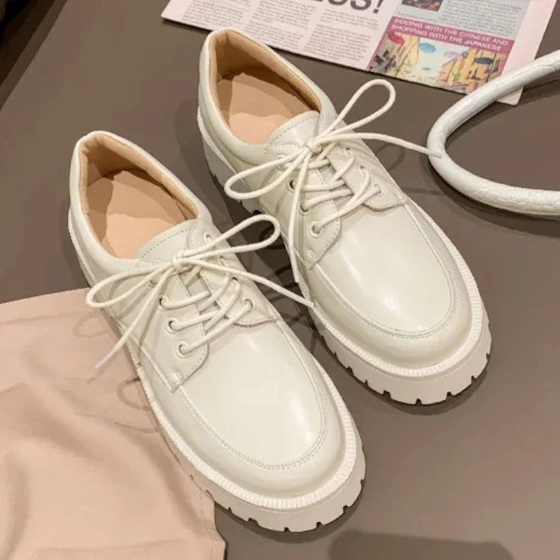 Orthopädischer Ledermokassin für Damen mit Schnürsenkeln