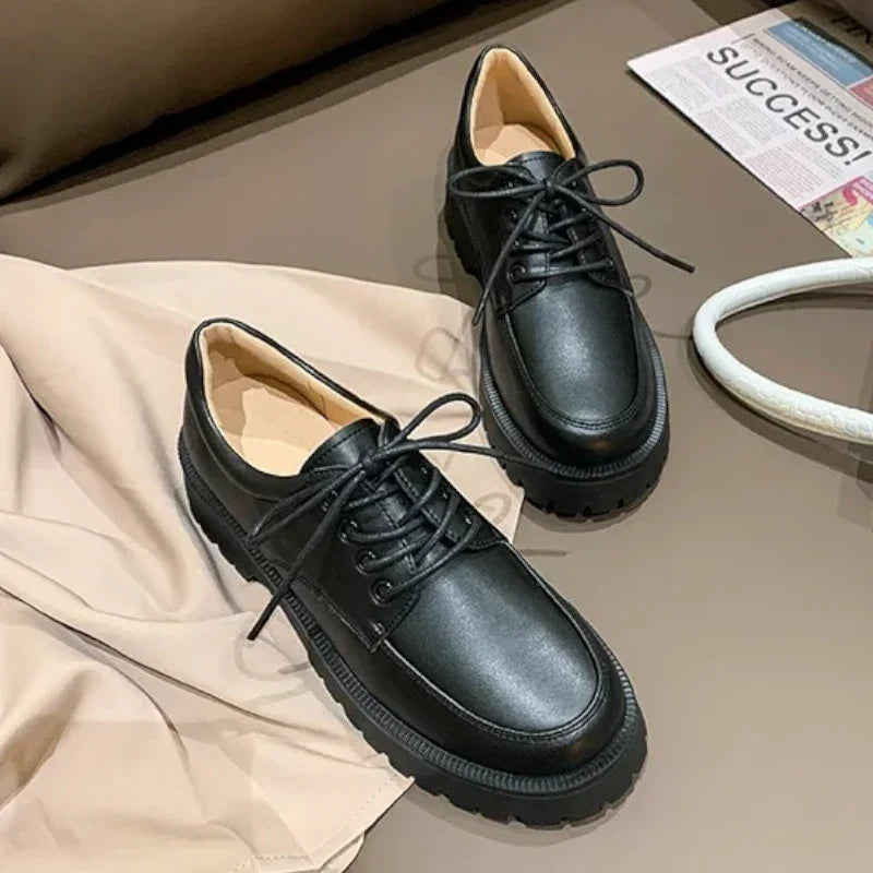 Orthopädischer Ledermokassin für Damen mit Schnürsenkeln