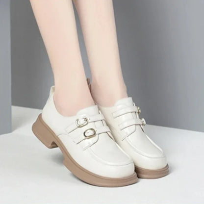 Elegante orthopädische Damenschuhe mit stilvollen Lederschnallen