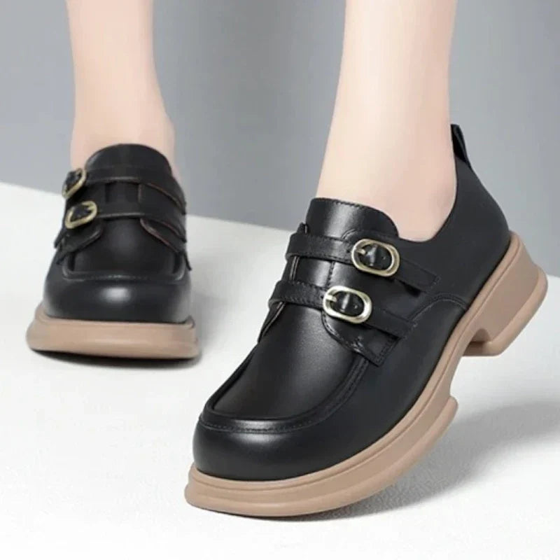 Elegante orthopädische Damenschuhe mit stilvollen Lederschnallen