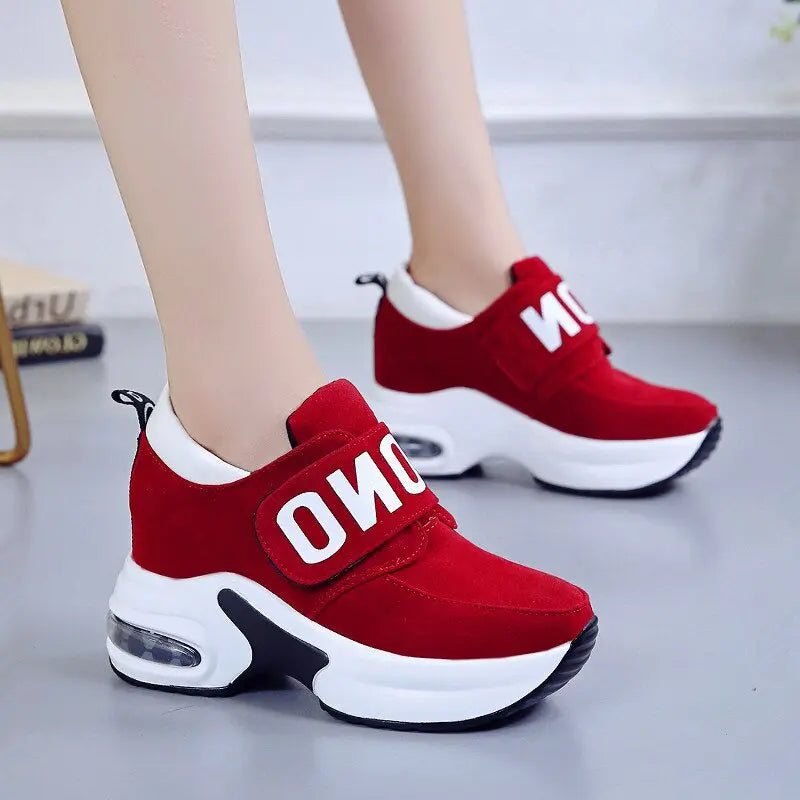 Stylische Wedge-Sneaker für Damen mit orthopädischem Komfort