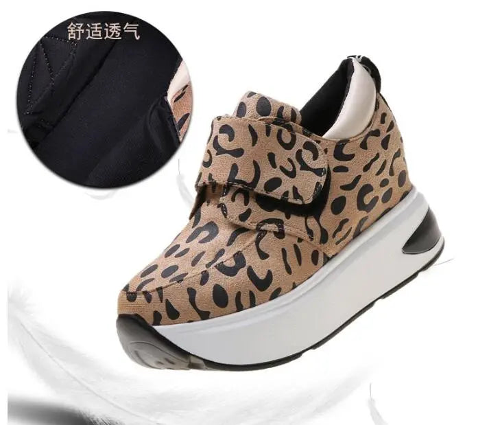 Stylische Wedge-Sneaker für Damen mit orthopädischem Komfort