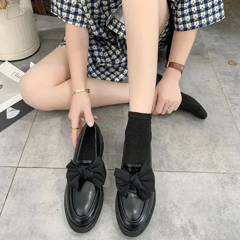 Orthopädischer Mokassin für Damen mit abgerundeter Spitze