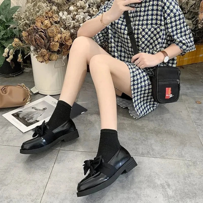 Orthopädischer Mokassin für Damen mit abgerundeter Spitze