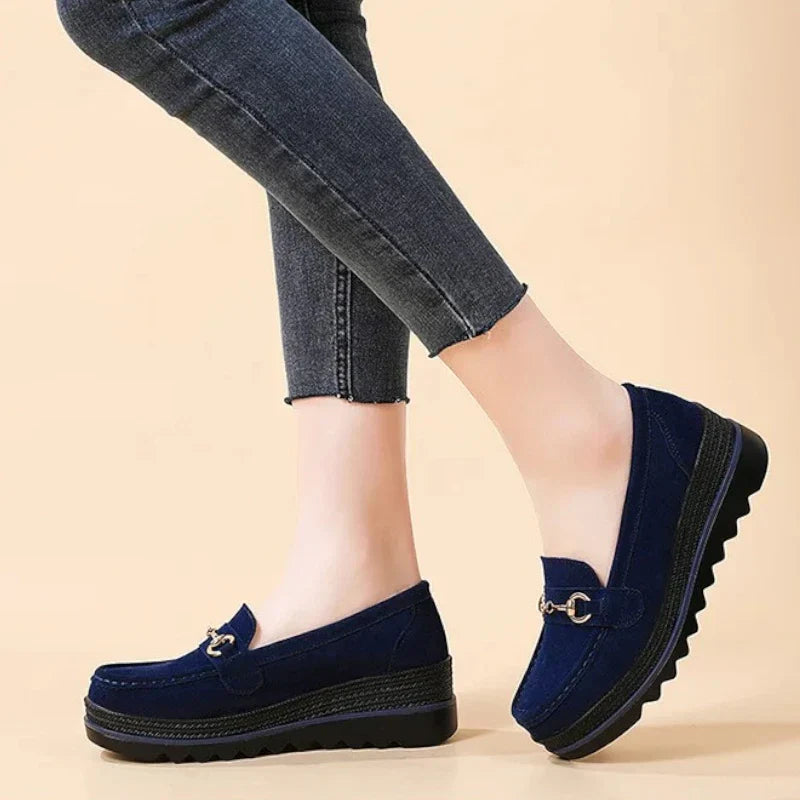 Elegante Wildleder-Mokassins für Damen mit orthopädischem Komfort und modischen Keilabsätzen