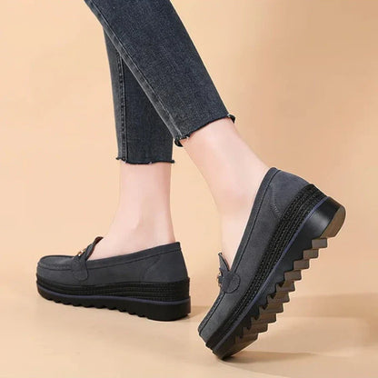 Elegante Wildleder-Mokassins für Damen mit orthopädischem Komfort und modischen Keilabsätzen