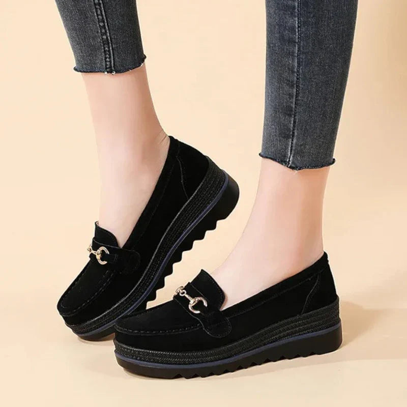 Elegante Wildleder-Mokassins für Damen mit orthopädischem Komfort und modischen Keilabsätzen