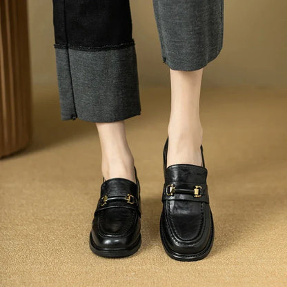 Elegante Leder-Damenmokassins mit modernen, eckigen Spitzen für ultimativen Komfort