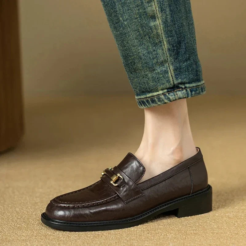 Elegante Leder-Damenmokassins mit modernen, eckigen Spitzen für ultimativen Komfort