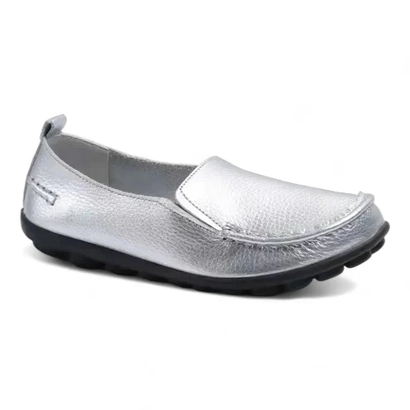 Luxurious, comfortable women's moccasins made of high-quality split leather for optimal wearing comfort
