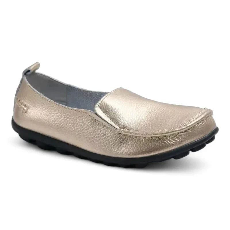 Luxurious, comfortable women's moccasins made of high-quality split leather for optimal wearing comfort