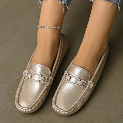 Elegante orthopädische Mokassins für Damen mit glamourösen goldenen Ballerinas