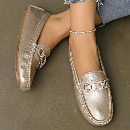 Elegante orthopädische Mokassins für Damen mit glamourösen goldenen Ballerinas