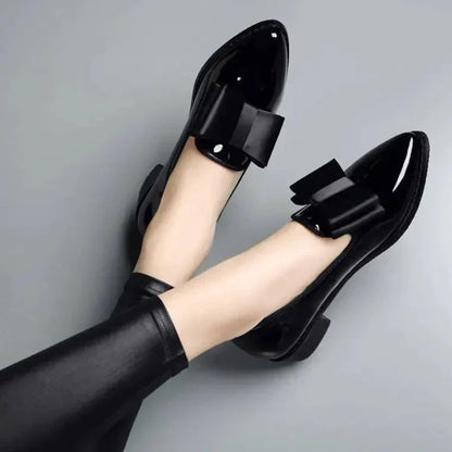 Elegante spitze Lackmokassins für Damen mit orthopädischem Komfort