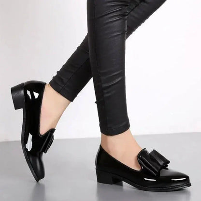 Elegante spitze Lackmokassins für Damen mit orthopädischem Komfort