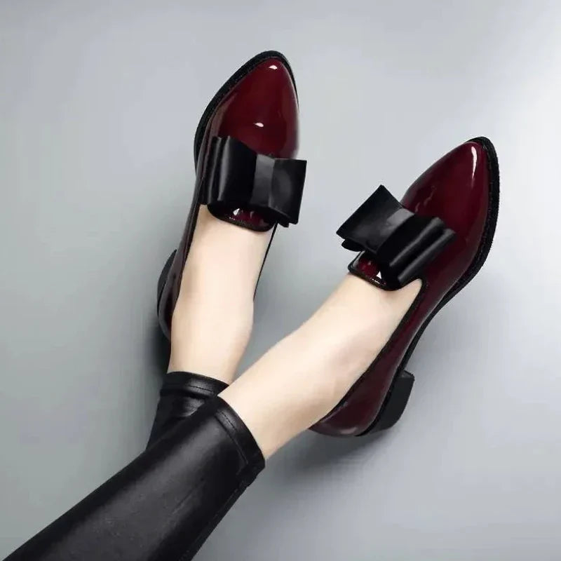 Elegante spitze Lackmokassins für Damen mit orthopädischem Komfort