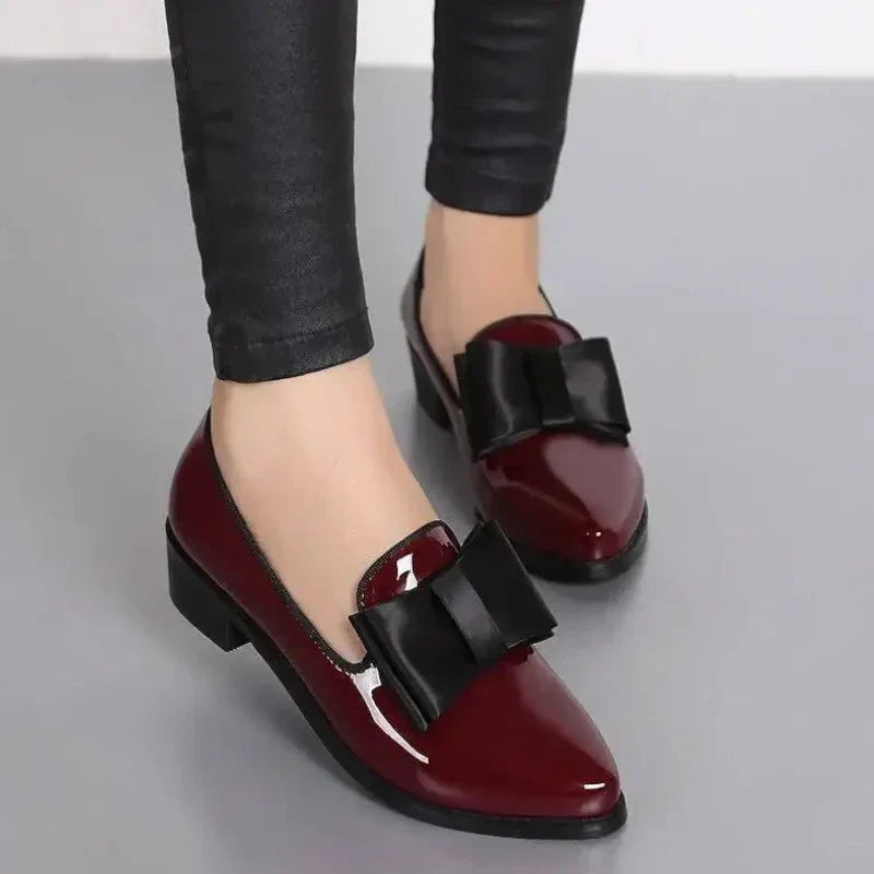 Elegante spitze Lackmokassins für Damen mit orthopädischem Komfort