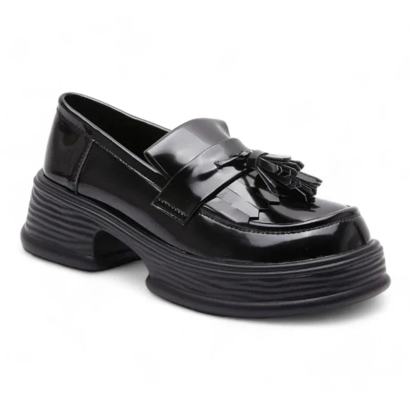 Orthopädischer Damenmokassin aus Lackleder mit Fransen