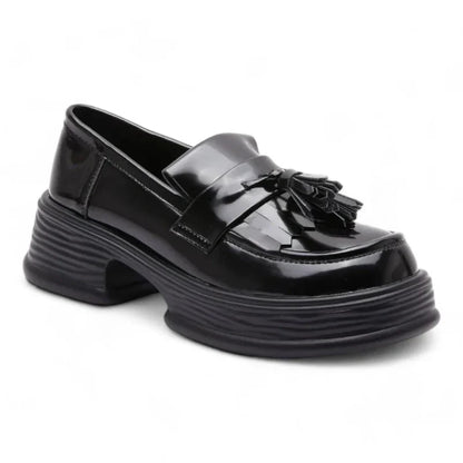 Orthopädischer Damenmokassin aus Lackleder mit Fransen