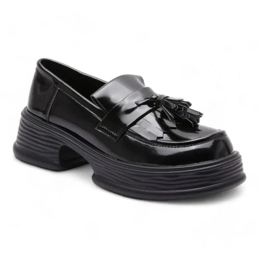 Orthopädischer Damenmokassin aus Lackleder mit Fransen