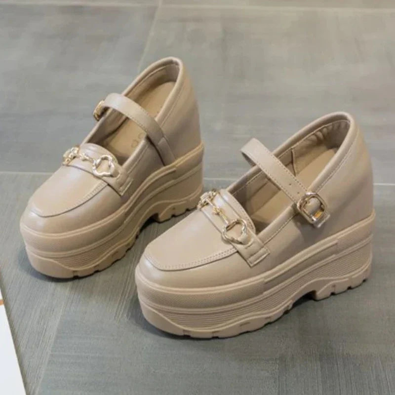 Elegante Damenmokassins aus orthopädischem Leder mit stilvollem Keilabsatz