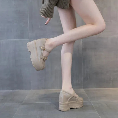 Elegante Damenmokassins aus orthopädischem Leder mit stilvollem Keilabsatz