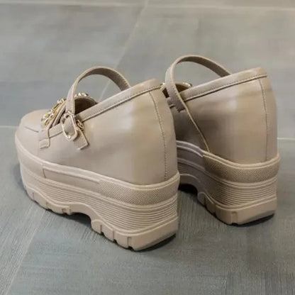 Elegante Damenmokassins aus orthopädischem Leder mit stilvollem Keilabsatz