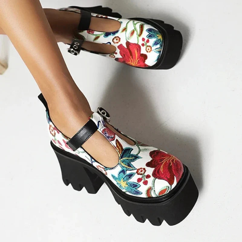 Stilvoller Damenmokassin mit orthopädischer Unterstützung und eleganten hohen Absätzen