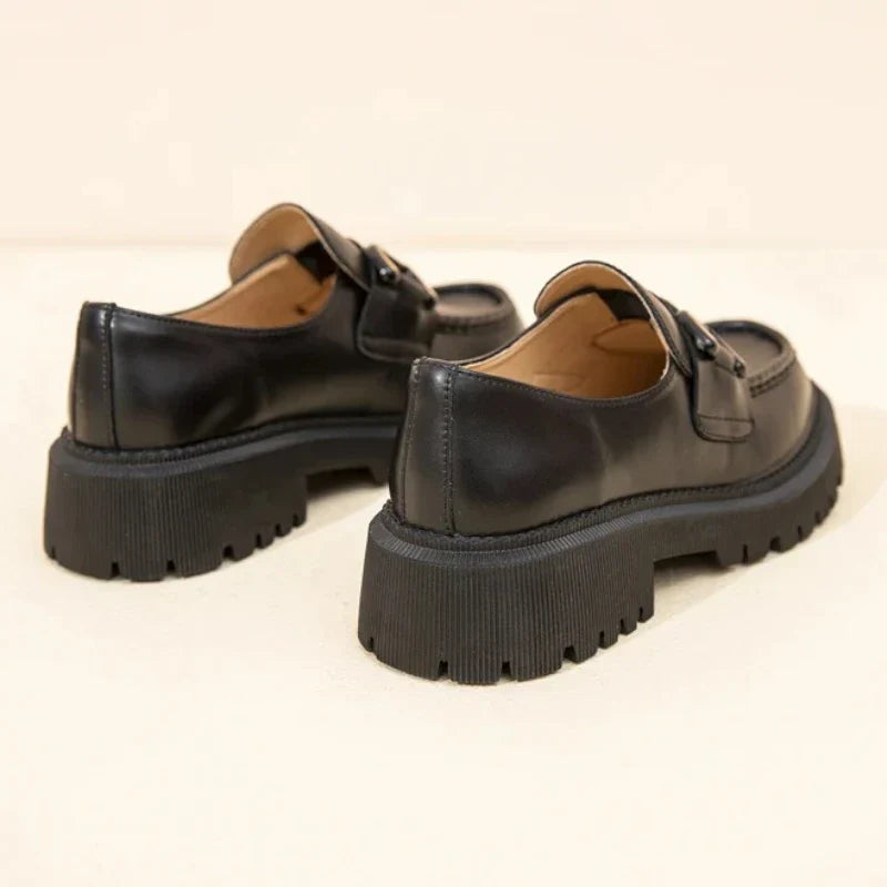 Elegante Damen-Ledermokassins mit Absatz und stilvollem Horsebit-Design für optimalen Komfort